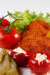 Chicken Nuggets mit Tomaten und Salatbeilage