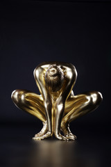 Statue Frau Nackt in Gold bemalt Porträt