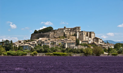 Fototapeta na wymiar Village provençal de Grignan dans la drôme en France