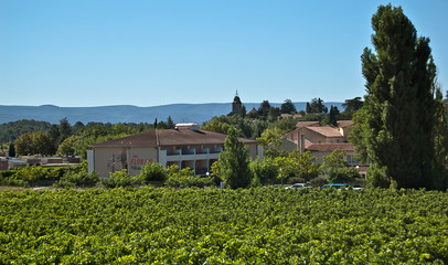 Fototapeta na wymiar Village provençal dans le Vaucluse en France