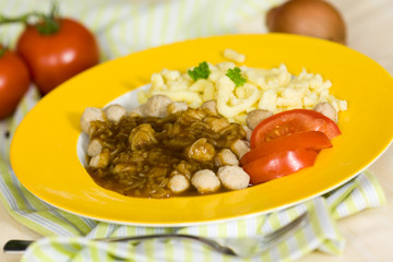 Fleischbällchen mit Spätzle,Bohnen,Salat