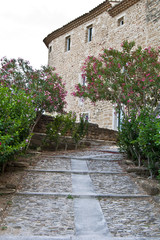 Ruelle médiévale en Provence à Grillon