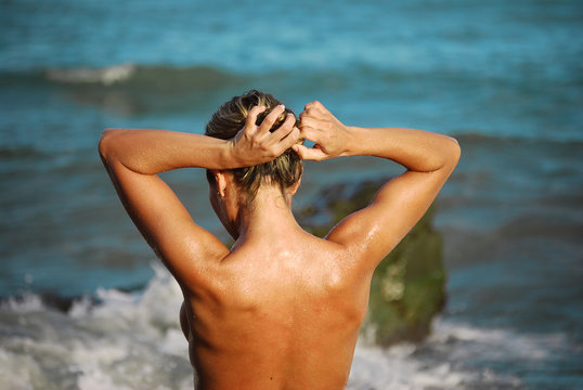 mujer y playa