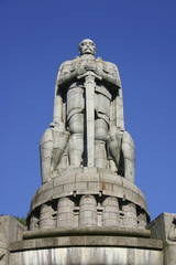 Fototapeta na wymiar Das Bismarckdenkmal w Hamburgu