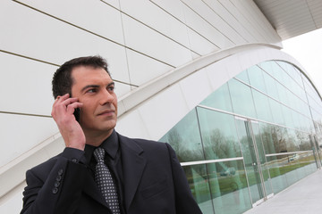Homme d'affaires au téléphone portable