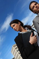 Homme et femme d'affaires