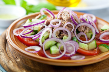 Tuna salad with vegetables
