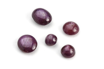 fünf violette Sternrubine, Edelsteine
