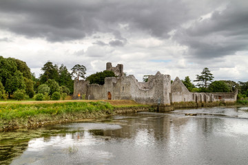 Naklejka na ściany i meble Ruiny zamku w Adare - Irlandia