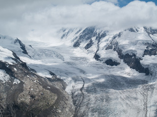 Fototapeta na wymiar Glaciers autours du Gornergrat - Alpes suisses