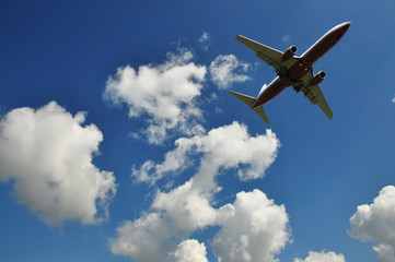Fototapeta na wymiar Samolot na niebie