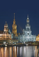 Fototapeta na wymiar Dresden Elbufer Blick auf Hofkirche