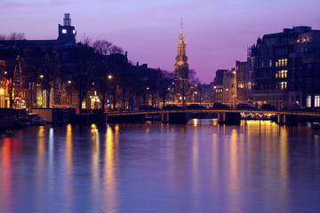 Fototapeta na wymiar Różowa słońca w Amsterdamie