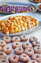 doughnut-shaped bread roll