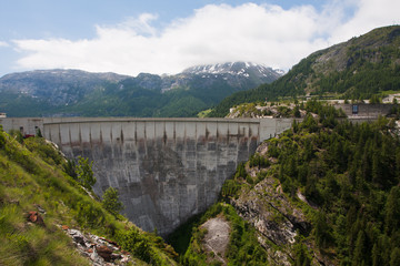 Obraz na płótnie Canvas Dam in The Alps