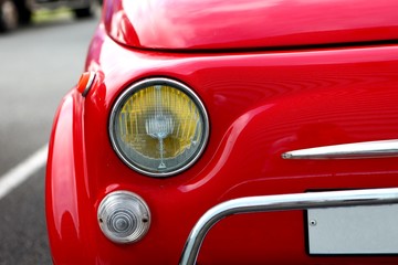 Obraz na płótnie Canvas mały czerwony samochód