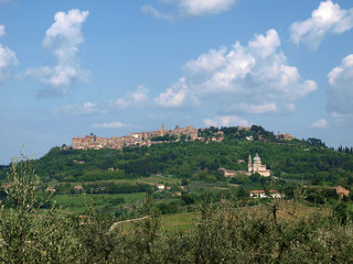 Fototapeta na wymiar Panoramiczny widok z Montepulciano, Toskania, Włochy.