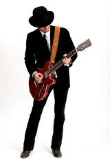 Obraz premium Musiker mit roter Gitarre