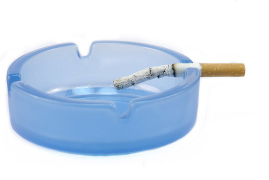 cigarette sur cendrier