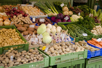 Marktstand mit Gemüse