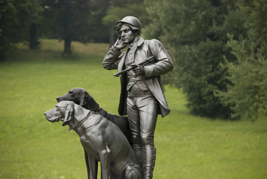 statue