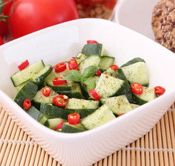 Gurkensalat mit Chili