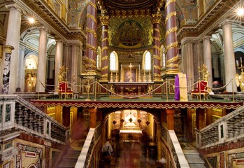 Fototapeta na wymiar Bazylika Santa Maria Maggiore - Rzym - wewnątrz