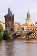 Fototapeta na wymiar Praga Stare Miasto z Tower Bridge i Most Karola