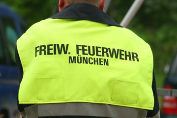 Feuerwehrmann von hinten