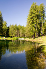 Fototapeta na wymiar Bergsee Idylle idyllisch romantisch einsam ruhig glasklar
