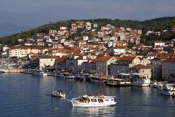 Fototapeta na wymiar Boats and houses in Trogir