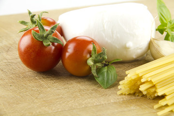 spaghetti pomodoro basilico