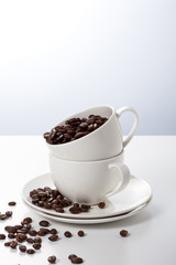 コーヒカップとコーヒー豆