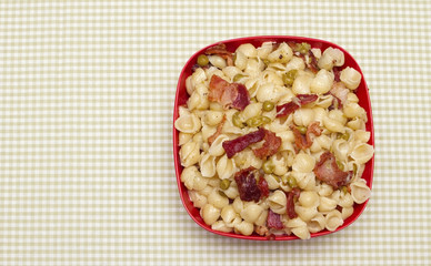 shell pasta with bacon and peas