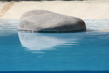 Rocher - eau turquoise