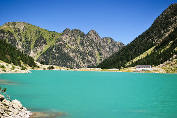 Fototapeta na wymiar La couleur du lac de Gaube