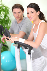 Obraz premium Homme et femme faisant du sport