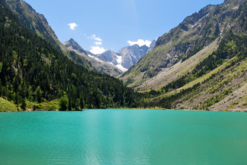 Les eaux turquoises au lac de Gaube