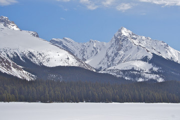 Fototapeta na wymiar Frozen Lake and Mountain