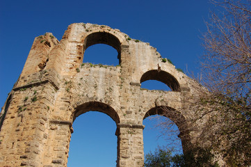 Fototapeta na wymiar Pont -Ruine grecque