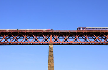 Trains moving towards each other, Forth Rail Bridge