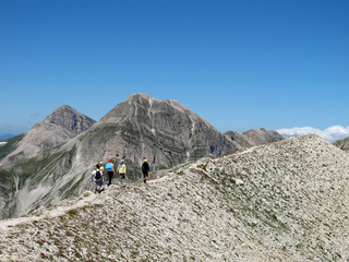 Fototapeta na wymiar Walking on the Mountain (Abruzja, Monte Aquila)