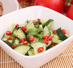 Gurkensalat mit Chili