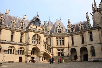 Fototapeta na wymiar Dziedziniec zamku Pierrefonds