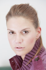 Lila Lederjacke