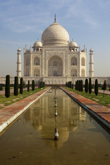 Fototapeta na wymiar Taj Mahal odbicia w stawie.