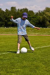 Junge mit Fussball, boy with football