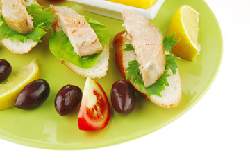 grilled salmon on baguette slices