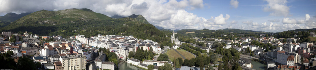 Fototapeta na wymiar Lourdes - Panorama dal Castello