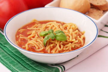 Tomatensuppe mit Nudeln